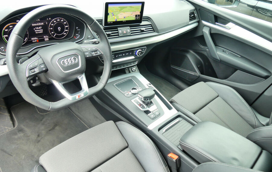 Audi Q5 50 TFSI e Quattro S-Line NAV+LED+AHK+PANO+2HD