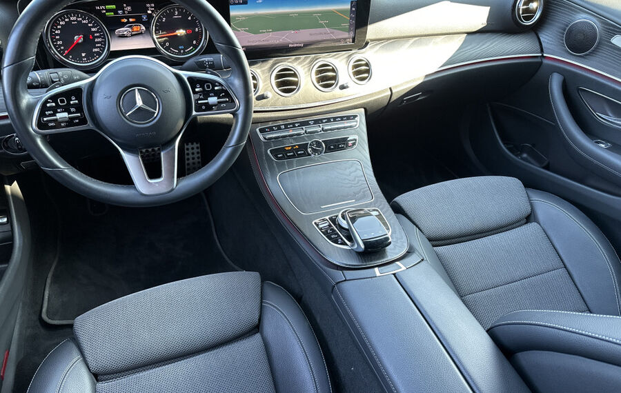 Mercedes-Benz E 300de T Sport NAV+LED+AHK+KAM+CARPLAY+DAB+18ZO