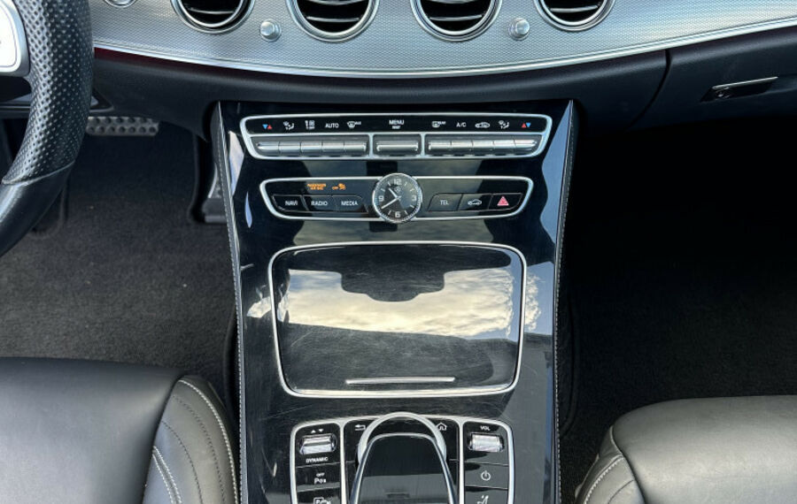 Mercedes-Benz E 300 d T 9G-T AMG-Line NAV+LED+PANO+WIDESCREEN 