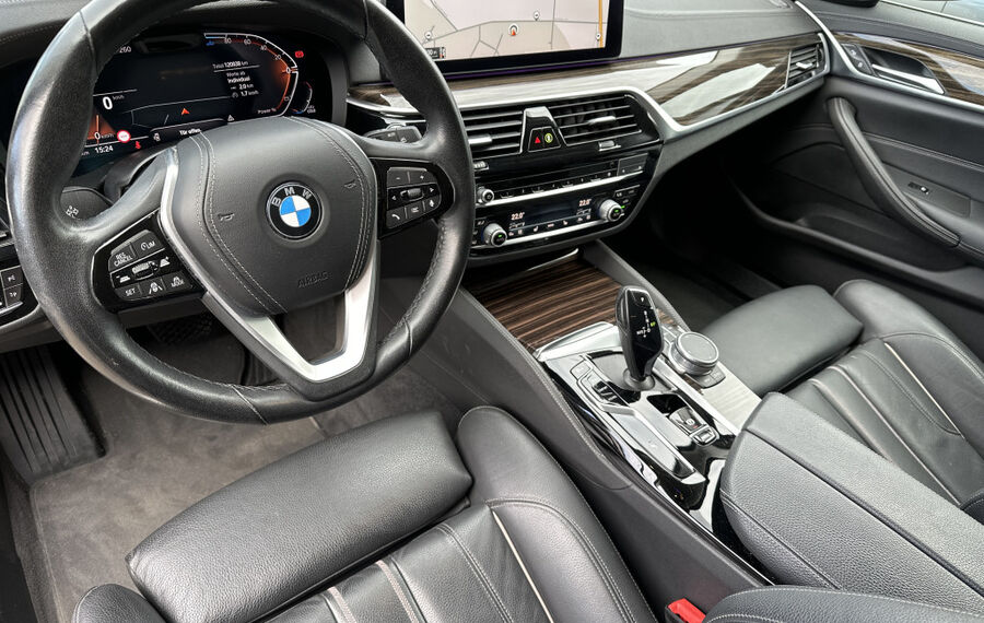 BMW 520d Touring Luxury-Line NAV+LASER+AHK+HEADUP+PP