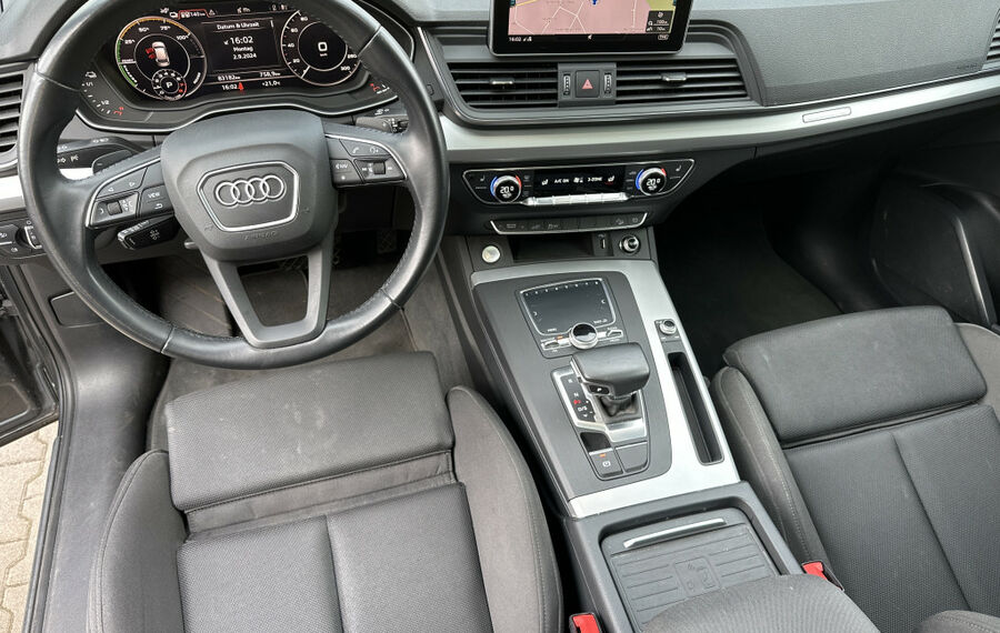 Audi Q5 50 TFSI e Qu S-Line NAV+LED+PANO+CARPLAY+AHK