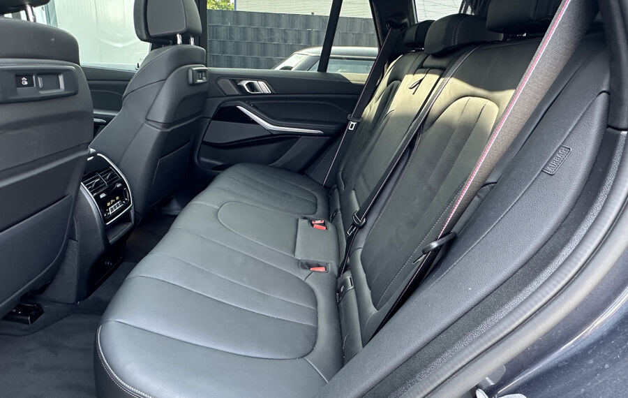 BMW X5 M50i NAV+LASER+AHK+HEAD-UP+22ZO+PANO+360GRAD