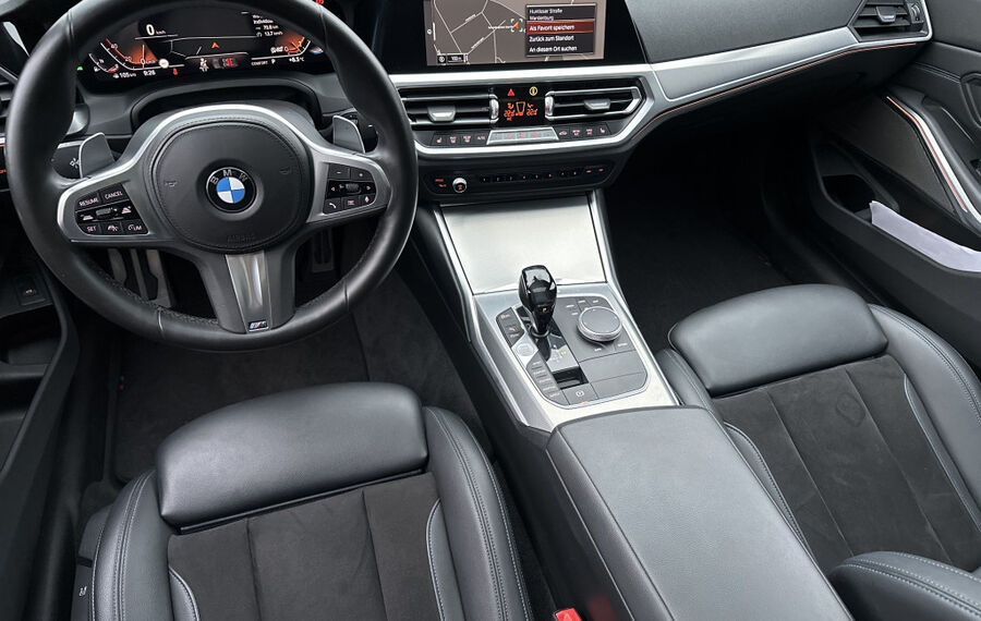 BMW 330i Touring M-Sport NAV+LED+ACC+PANO+H&K+19ZOLL