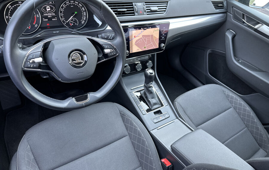 Skoda Superb Combi 2.0 TDI DSG Active NAV+CARPLAY+TEMP