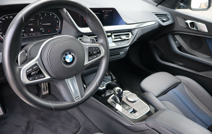 BMW M135i xDrive 5-Türer NAV+LED+18ZOLL+LIVE-COCKPIT