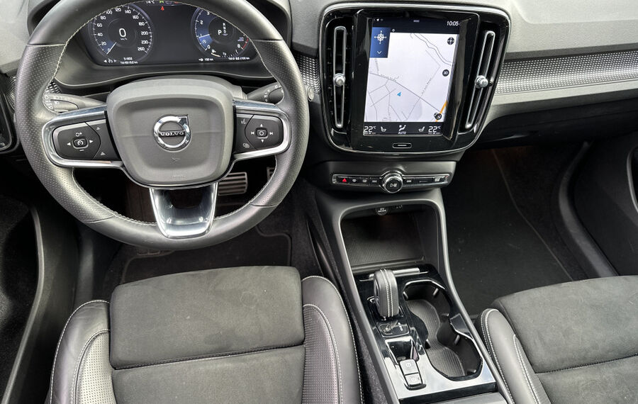 Volvo XC40 T3 R Design NAV+LED+KAMERA+18ZOLL+DIGDISPL