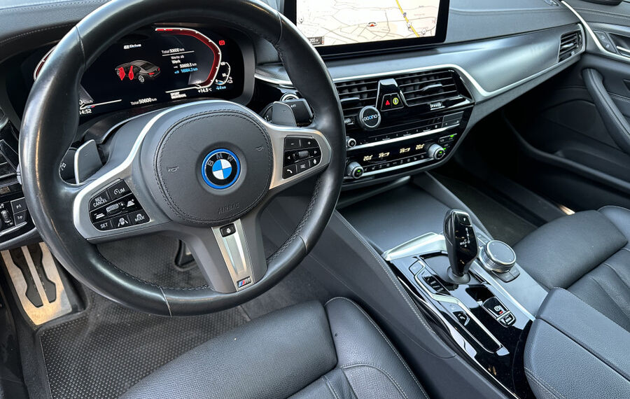 BMW 545e xDrive M-Sport 50 Jahre NAV+LED+AHK+GLASDACH