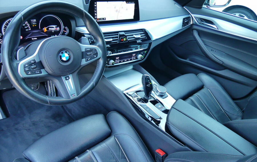 BMW 540d Touring xDrive M-Sport NAV+LED+ACC+PANO+DAP