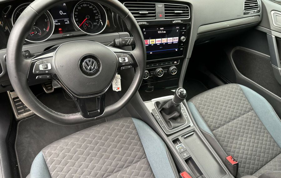 VW Golf 1.6 TDI IQ.DRIVE NAV+LED+ACC+17ZOLL+SHZ+1HD