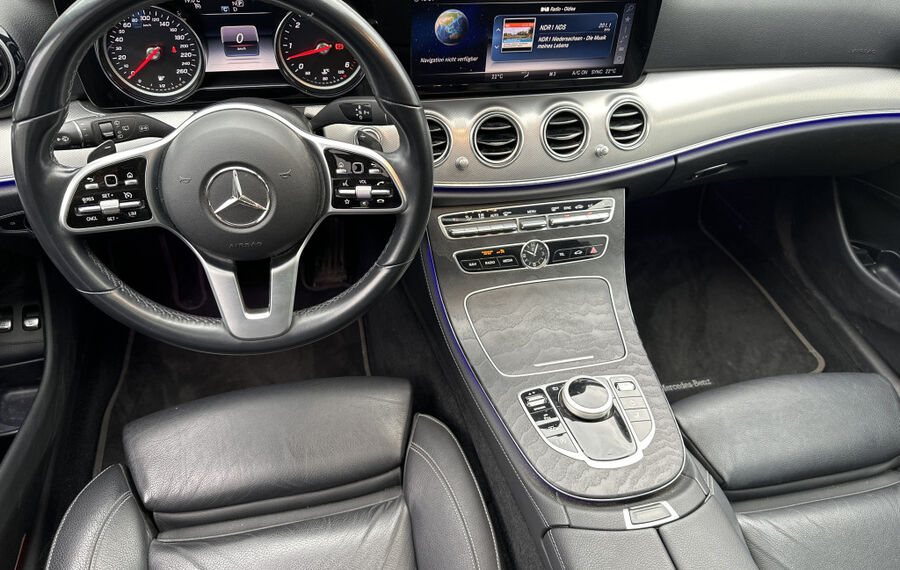 Mercedes-Benz E 400d T 4M Avantgarde NAV+LED+AHK+PANO+KAMERA