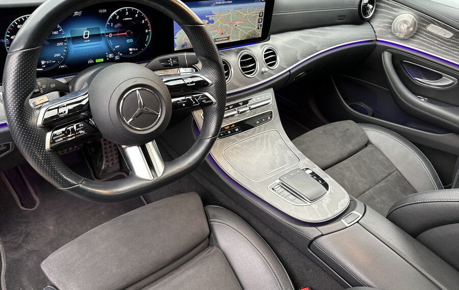 Mercedes-Benz E 300de T AMG-Line NAV+LED+WIDE+PANO+BURMESTER