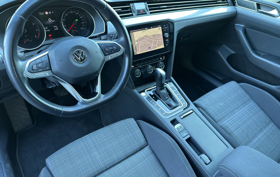 VW Passat Variant 1.5 TSI DSG Business NAV+LED+PANO