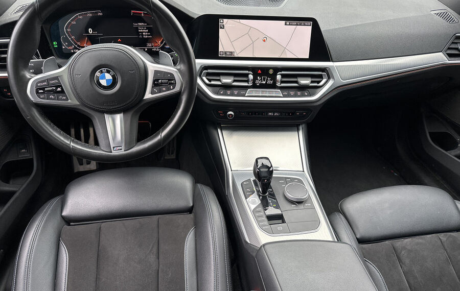 BMW 330i Touring M-Sport NAV+LED+ACC+PANO+H&K+19ZOLL