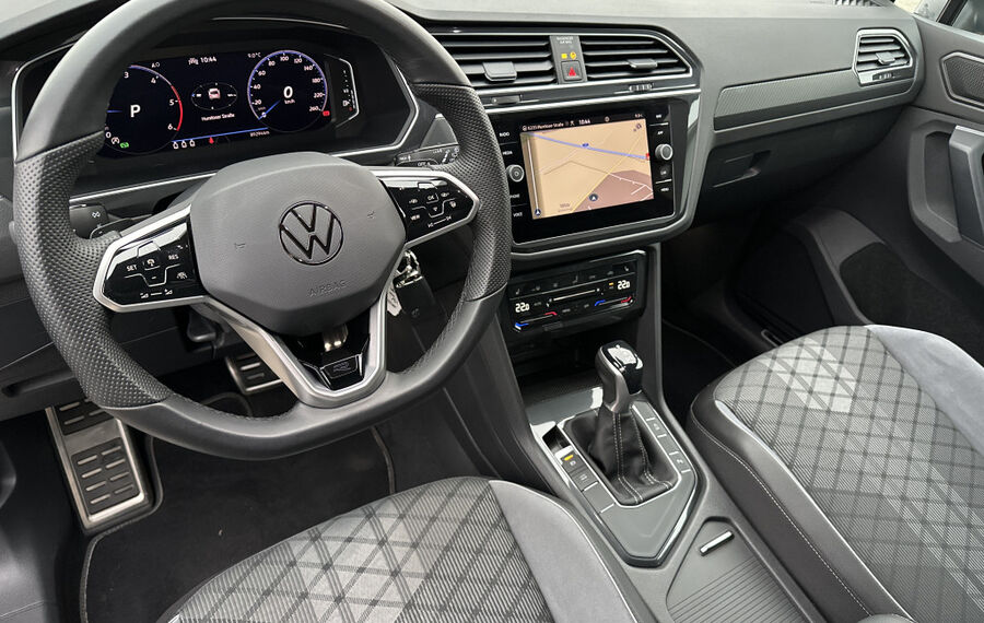 VW Tiguan 2.0 TDI DSG R-Line NAV+LED+AHK+VCOCK+ACC 