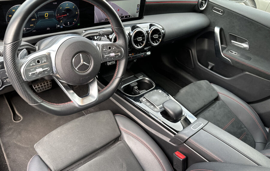 Mercedes-Benz A 200d AMG-Line NAV+LED+KAM+DIGDISPLAY+DISTRONIC