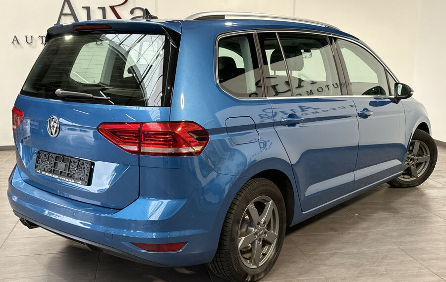 VW Touran 2.0 TDI Highline NAV+LED+ACC+PANO+CARPLAY