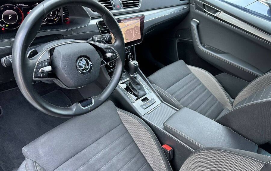 Skoda Superb Combi 2.0 TDI 4x4 Scout NAV+LED+AHK+PANO