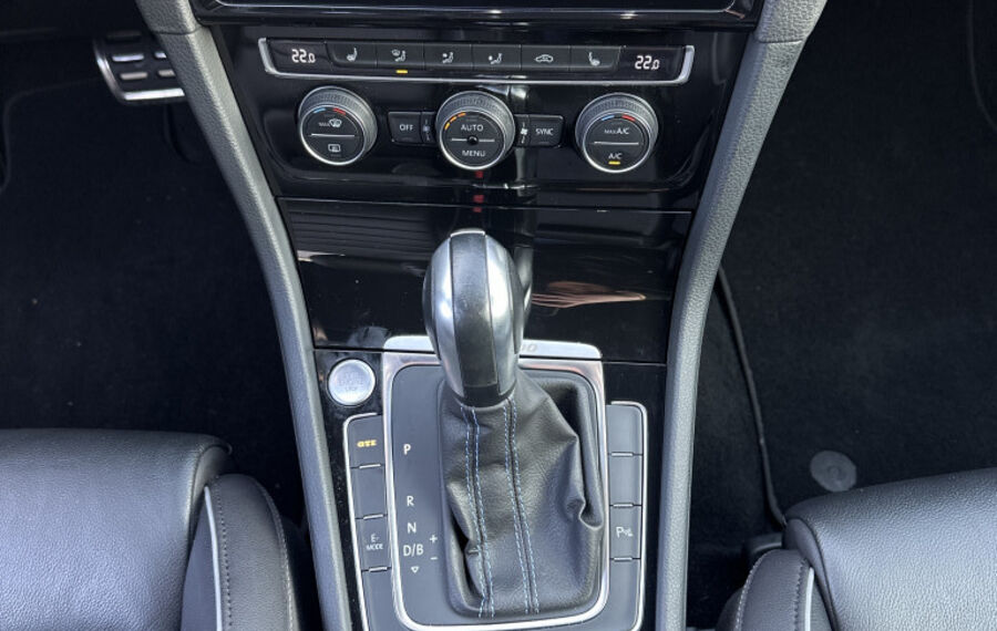 VW Golf 1.4 TSI DSG GTE NAV+LED+VCOCK+ACC+CARPLAY  