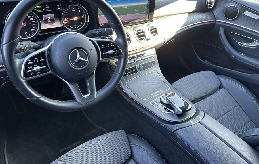 Mercedes-Benz E 300de T Sport NAV+LED+AHK+KAM+CARPLAY+DAB+18ZO