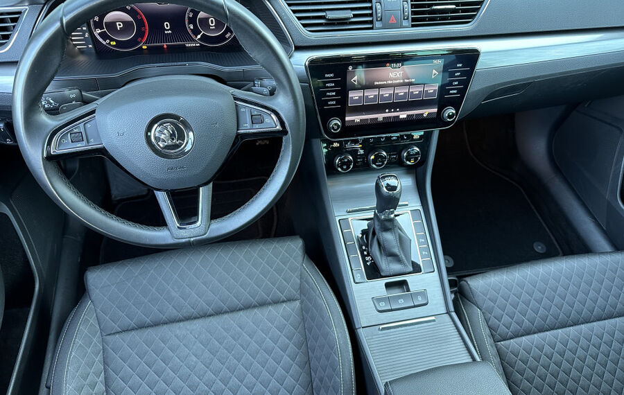 Skoda Superb Combi 2.0 TDI DSG NAV+LED+ACC+VCOCKPIT+PP