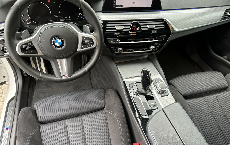 BMW 520d Touring M-Sport NAV+LED+KAMERA+18ZO+SHZ+1HD