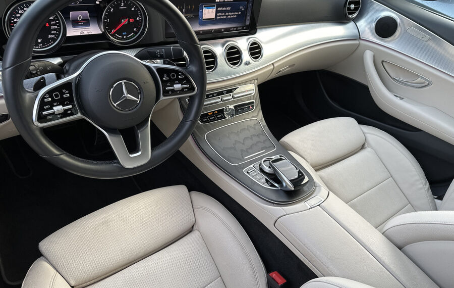 Mercedes-Benz E 300de T Avantgarde NAV+LED+360°+AHK+DAB+CARPLAY