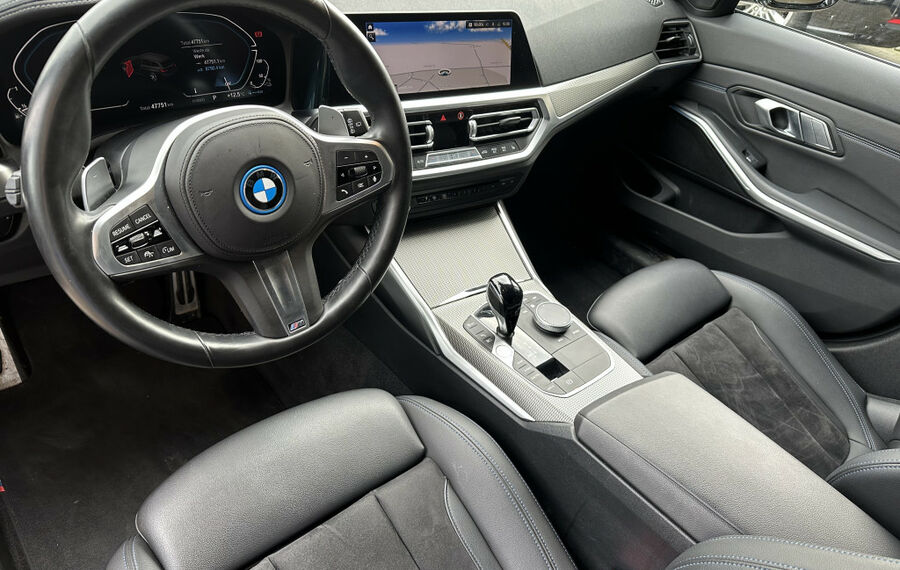 BMW 330e Touring M-Sport NAV+LASER+HEAD-UP+PANO+KAM 