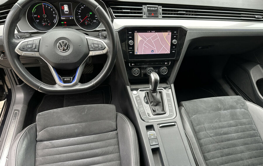 VW Passat Variant 1.4 TSI DSG GTE NAV+LED+PANO+ACC