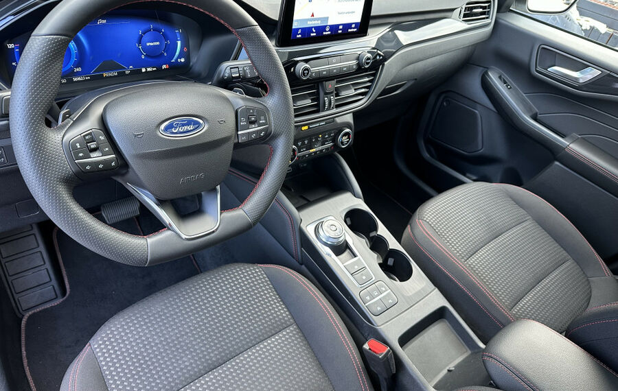 Ford Kuga 2.0 EB 4x4 ST-Line NAV+LED+AHK+PANO+KAM+HUD