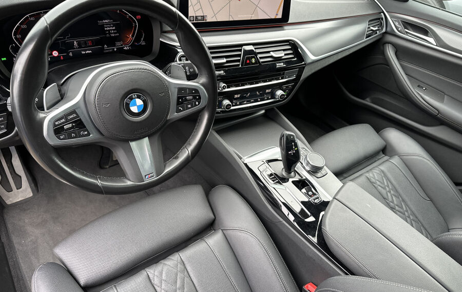 BMW 520d Touring M-Sport NAV+LED+AHK+HEAD-UP+PANO+PP