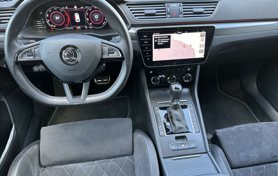 Skoda Superb Combi 2.0 TDI DSG Sportline NAV+LED+PANO 