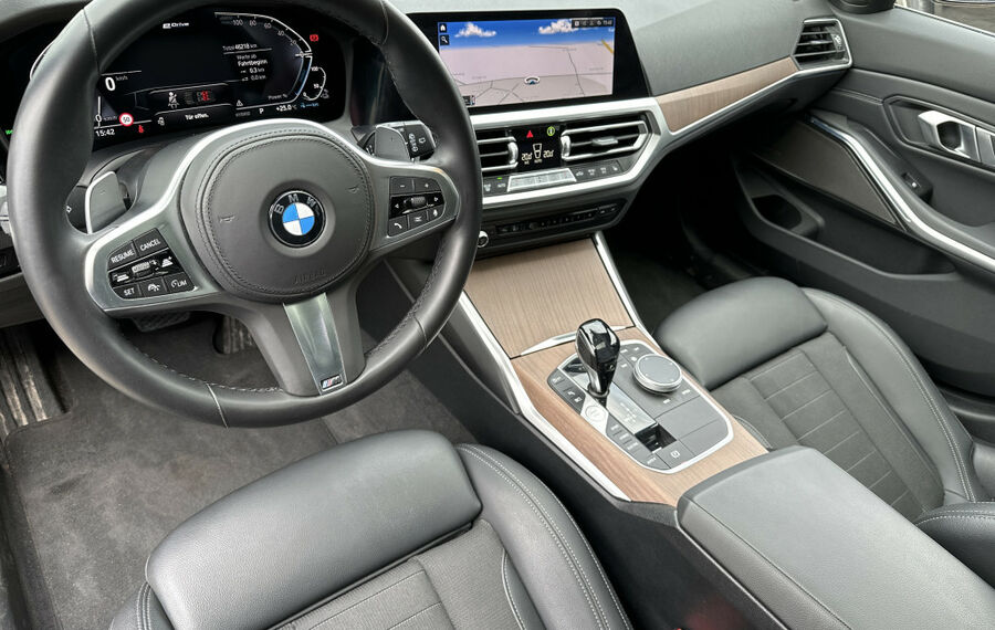 BMW 330e Touring xDrive Sport Line NAV+LED+PANO+AHK