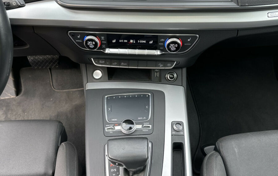 Audi Q5 50 TFSI e Qu S-Line NAV+LED+PANO+CARPLAY+AHK