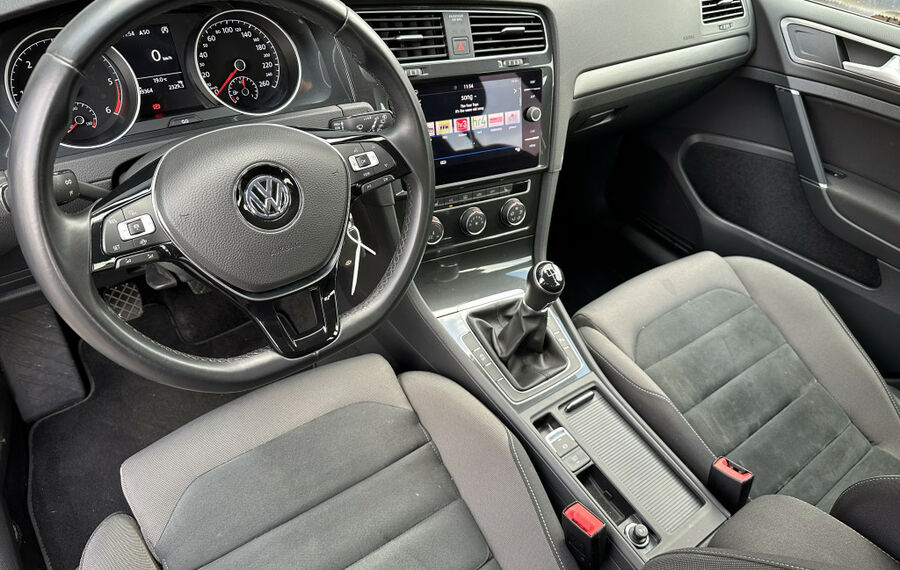 VW Golf Variant 2.0 TDI Comfortline NAV+ACC+CARPLAY