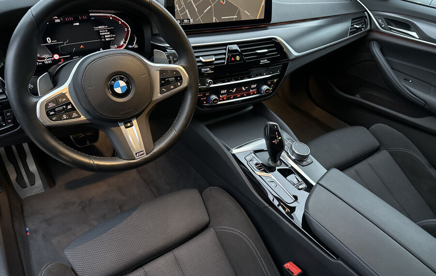 BMW 520d Touring xDrive M-Sport NAV+LED+AHK+PANO+DAP