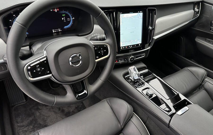 Volvo V90 T6 Recharge AWD Plus Dark NAV+LED+AHK+PANORAMA