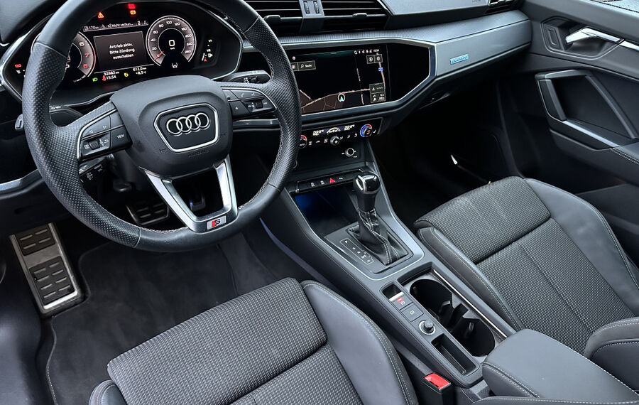 Audi Q3 45 TFSI Qu S-Line Black NAV+LED+VCOCKPIT+19ZO