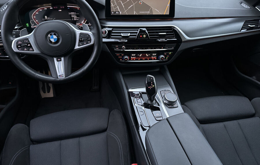 BMW 520d Touring xDrive M-Sport NAV+LED+AHK+PANO+DAP