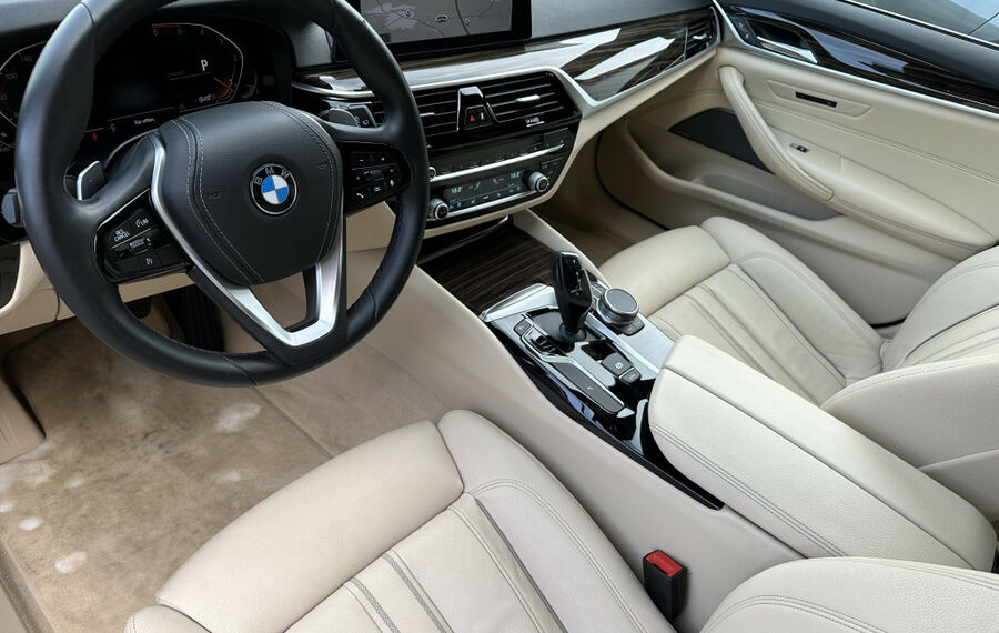 BMW 520d Touring xDrive Sport-Line NAV+LED+AHK+PANO