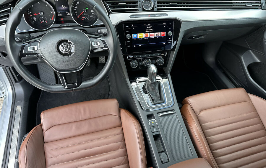 VW Passat Variant 2.0 TDI DSG HL NAV+LED+ACC+CARPLAY