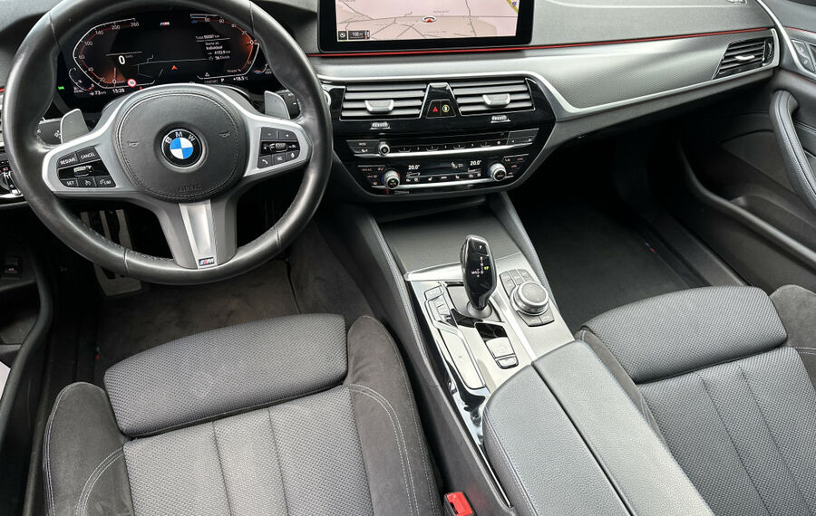 BMW 520d Touring M-Sport NAV+LED+AHK+PANO+KAMERA+1HD