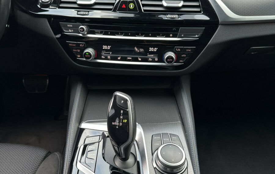 BMW 520d Touring M-Sport NAV+LED+AHK+PANO+KAMERA+1HD