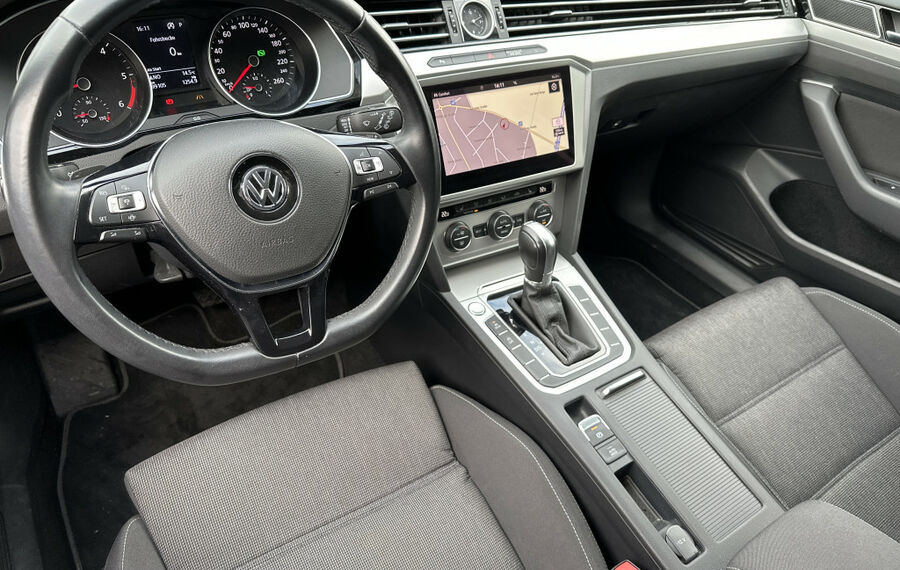 VW Passat Variant 2.0 TDI DSG CL NAV+LED+AHK+ACC+PP