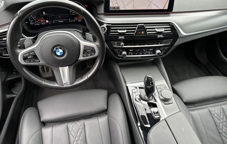 BMW 520d Touring M-Sport NAV+LED+AHK+HEAD-UP+PANO+PP