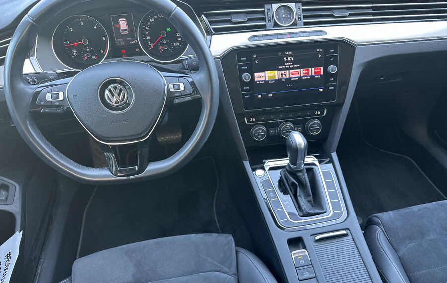 VW Passat Variant 2.0 TDI DSG Highline NAV+LED+ACC