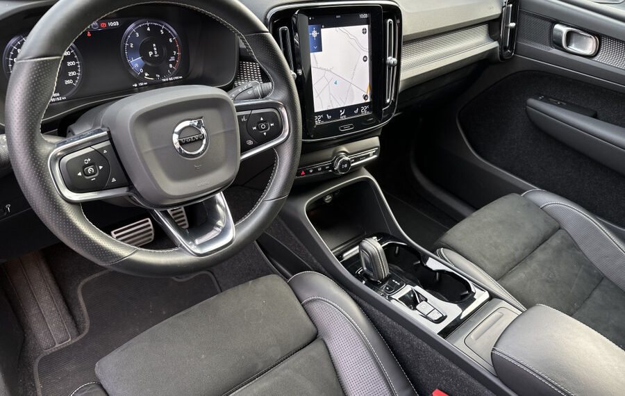 Volvo XC40 T3 R Design NAV+LED+KAMERA+18ZOLL+DIGDISPL