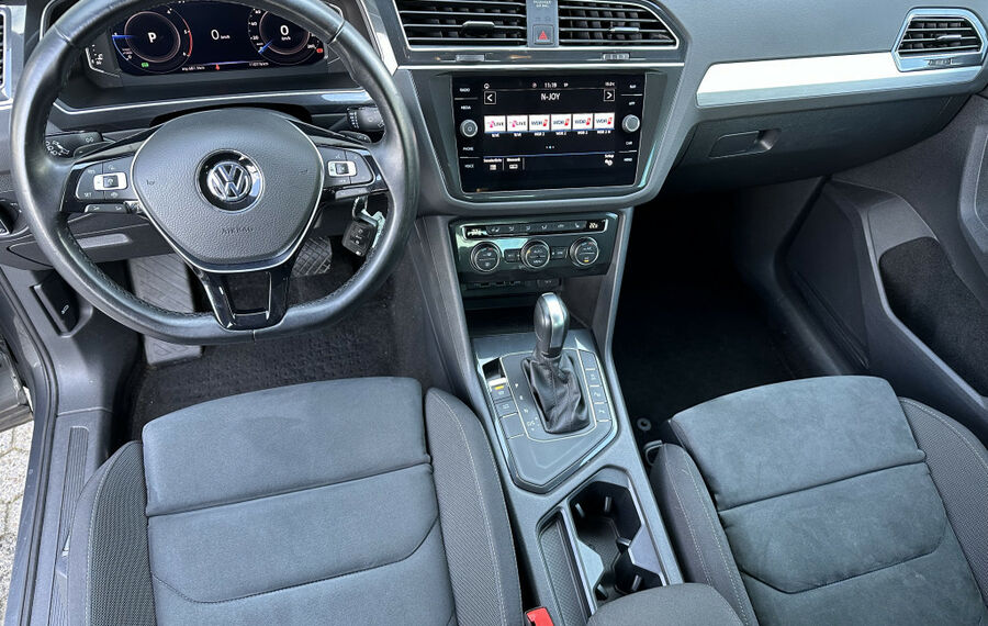 VW Tiguan 2.0 TDI DSG NAV+LED+AHK+KAMERA+V-COCKPIT