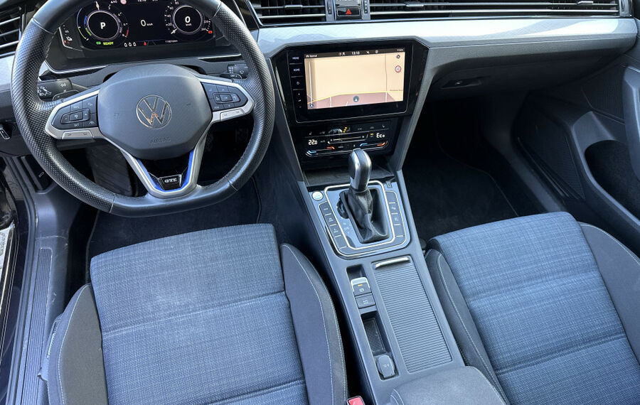 VW Passat Variant GTE R-Line NAV+LED+AHK+PANO+VCOCK