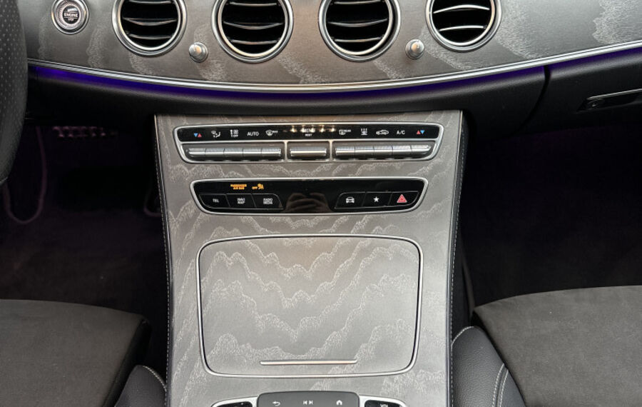 Mercedes-Benz E 300de T AMG-Line NAV+LED+WIDE+PANO+BURMESTER