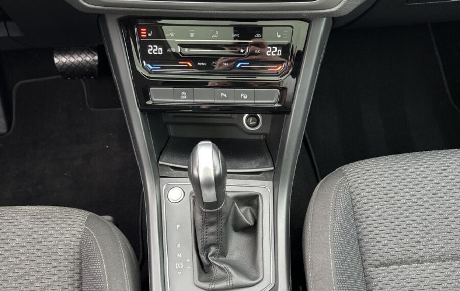 VW Touran 2.0 TDI DSG CL NAV+LED+AHK+PANO+VCOCKPIT